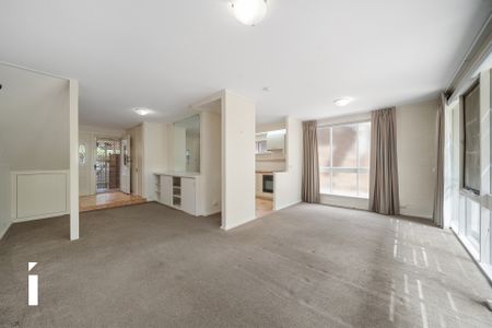11 Barnet Close, Swinger Hill ACT 2606 - Townhouse For Rent | Domain - Photo 2