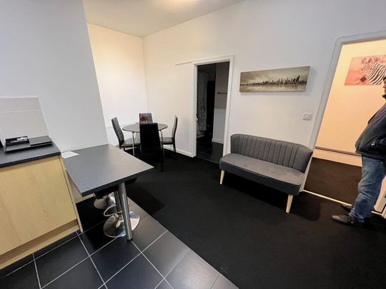 3 bedroom apartment to rent - Photo 1