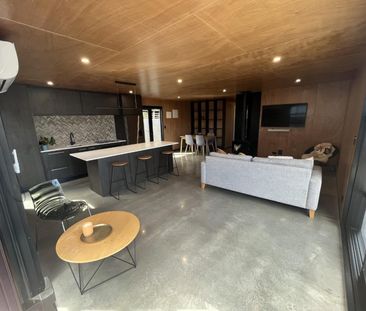 Fully Furnished Three bedroom home - Photo 3