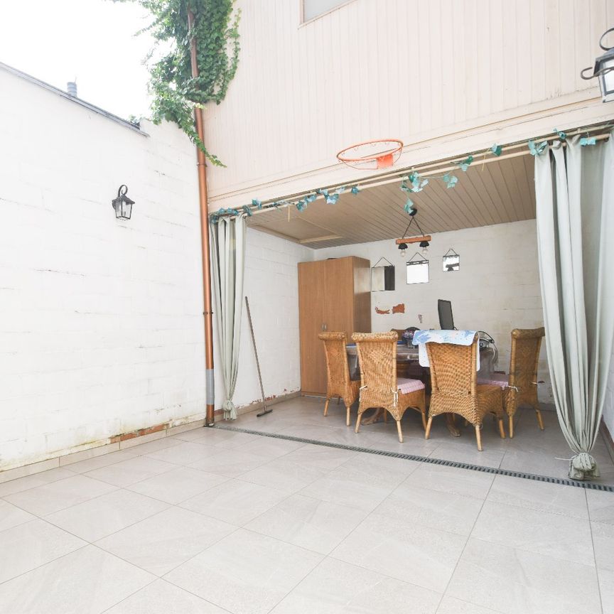 Lichtrijke woning met 3 slaapkamers in het hartje van Temse - Photo 1