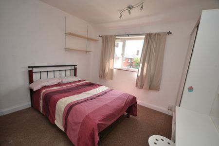 4 bed Semi-Detached House for Rent - Photo 3