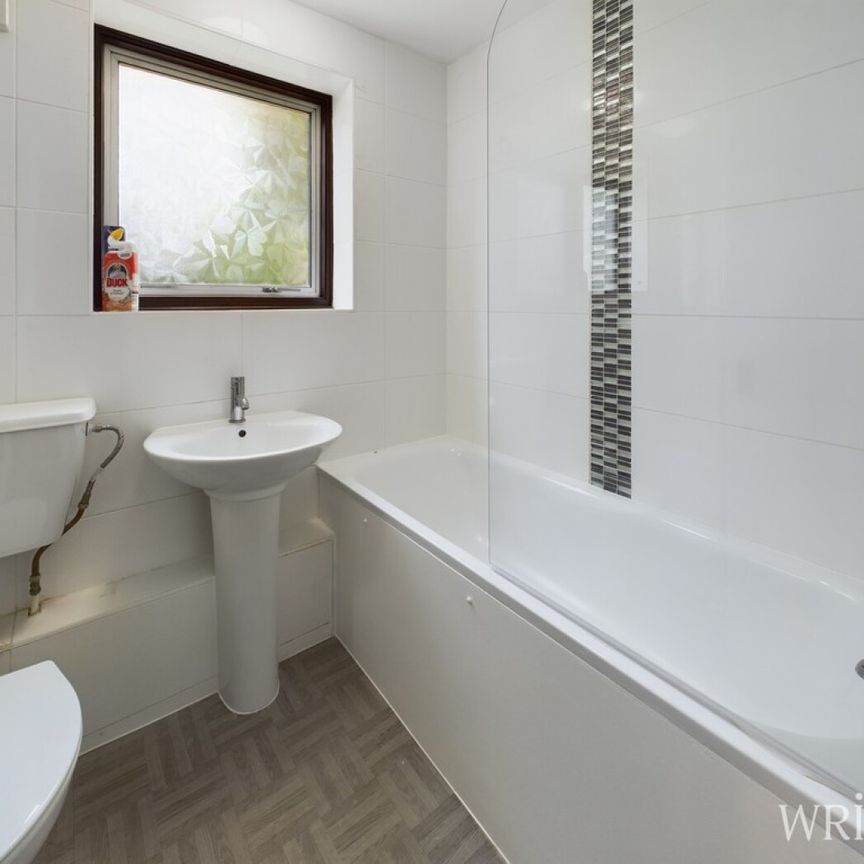 4 bedroom Town House - DAWLEY, WELWYN GARDEN CITY - Photo 1