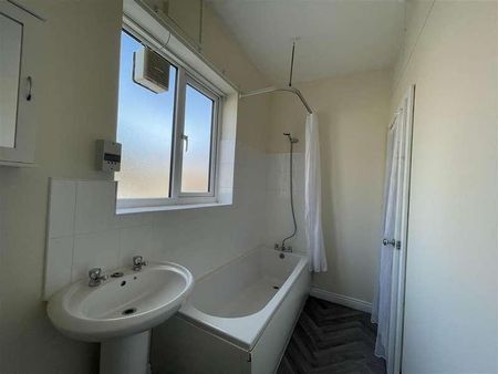 Raleigh Street, Scarborough, YO12 - Photo 2
