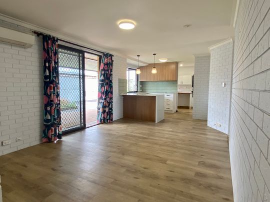 Charming and Charismatic! - Photo 1