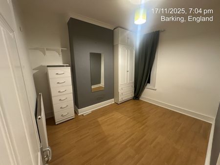 5 Bed Terraced House, Park Avenue, IG11 - Photo 5
