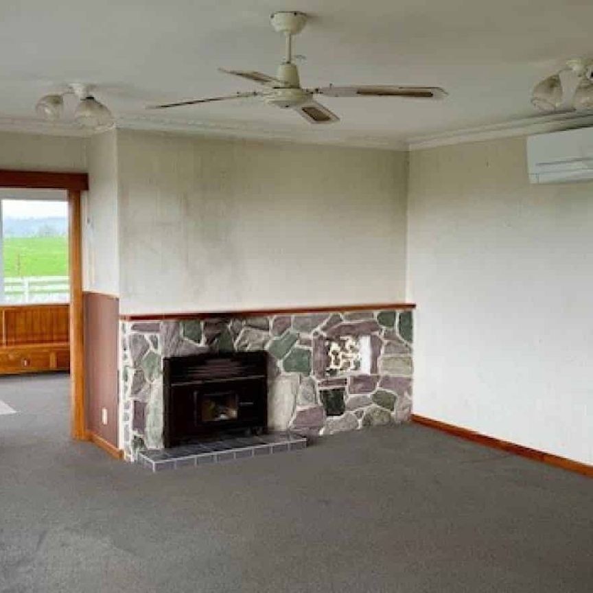 Waihi Farmhouse For Rent - Photo 1