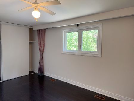 For Lease - 1 Hammond Drive, Aurora, Ontario - Photo 2