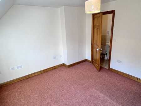 3 bedroom semi-detached house to rent - Photo 3