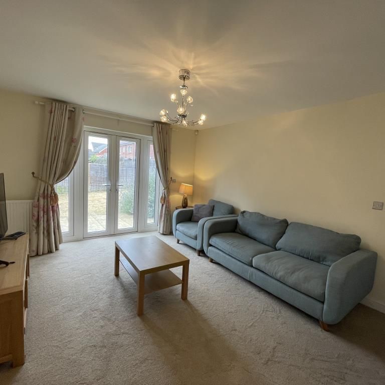 1 bedroom in a house share to rent - Photo 1