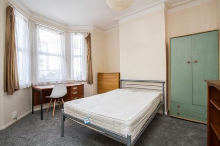 5 bedroom terraced house to rent - Photo 4