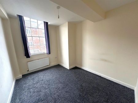 2 bedroom Flat To Let - Photo 2