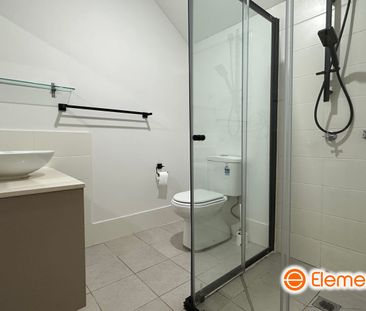 Stylish 4-Bedroom Townhouse with Internal Access Garage - Photo 3