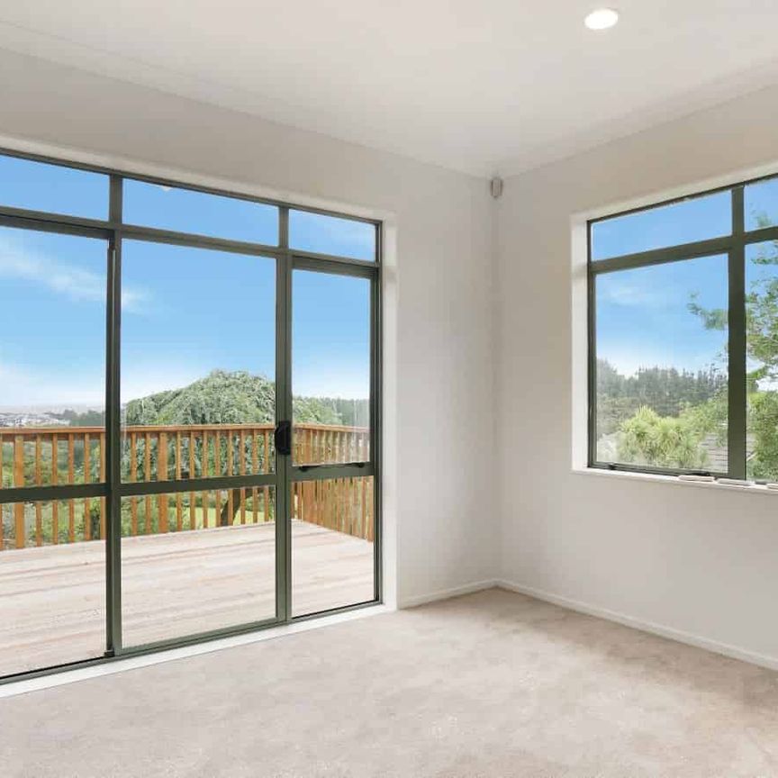 Sought-After Flat Bush Location! - Photo 1