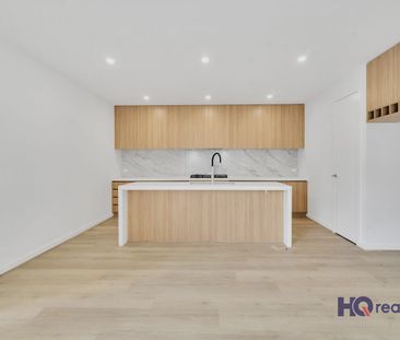 Brand New Luxury Family Home in Tarneit - Photo 3