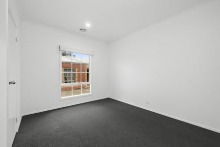 Renovated 3 Bedroom Townhouse in Great Location - Photo 5