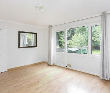 3 bedroom house to rent in Fownes Street, London, SW11 - Photo 1