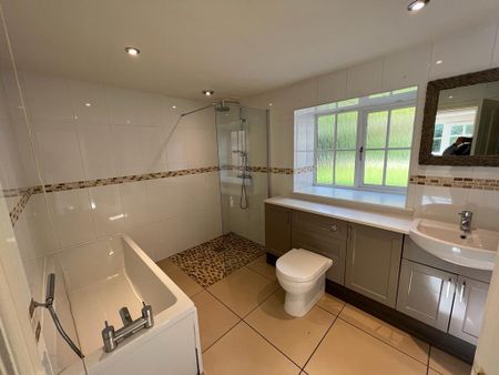 3 bedroom detached house to rent - Photo 2