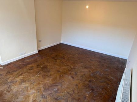 3 bedroom flat to rent - Photo 3