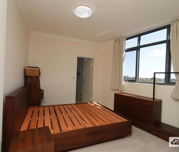 Furnished Spacious Two Bedroom Apartment - Photo 2