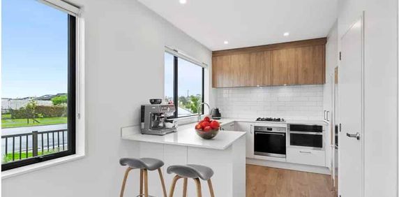 LOCATION, LOCATION, LOCATION - WAIATA SHORES - Photo 2