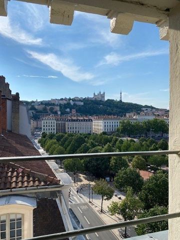 Appartement T3 A Louer - Lyon 2eme Arrondissement - 75.64 M2 - Photo 2