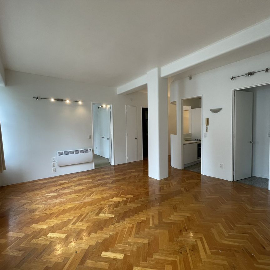 Renovated Character Apartment - Photo 1