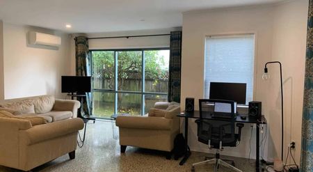 A TRUE FIND IN MT ALBERT- 4 Bedroom Available now! - Photo 4