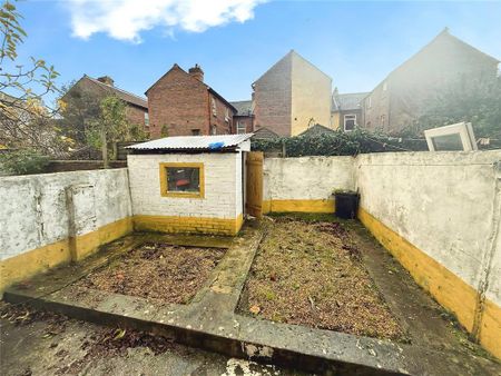 3 bedroom terraced house to rent - Photo 5