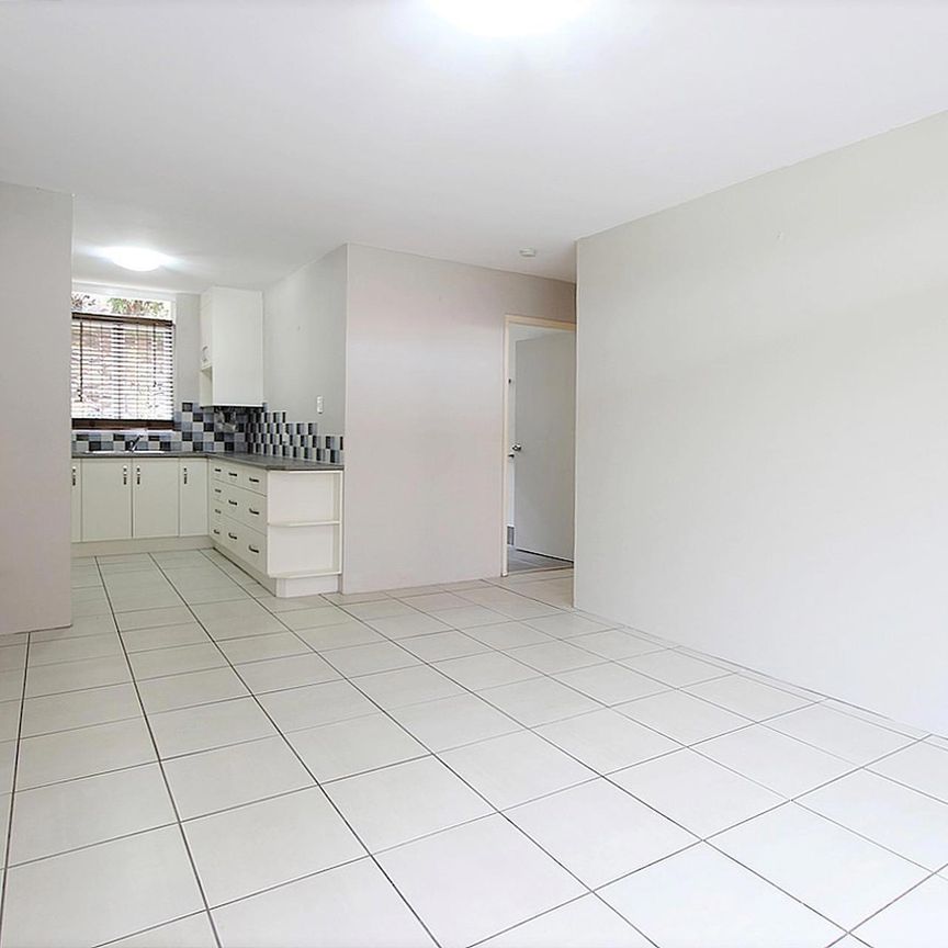 Central to Ashgrove and ground level unit! - Photo 1