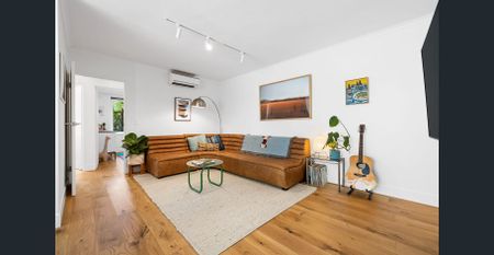 Ground Floor Residence with House-like Proportions - Photo 5