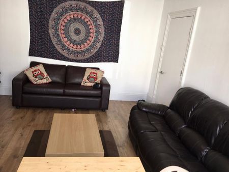 6 bedroom terraced house to rent - Photo 5