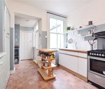 A lovely one bedroom garden flat with great space located mins from... - Photo 6