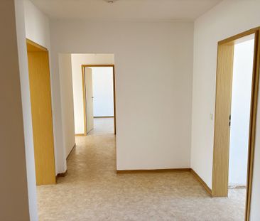 Großzügige 4-Zimmer-Wohnung mit Balkon und Panoramablick in Seeheim - Photo 1