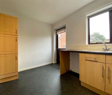 2 bedroom semi-detached house to rent - Photo 4