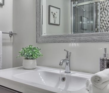 For Lease - 425 Canterbury Crescent, Oakville, Ontario - Photo 2