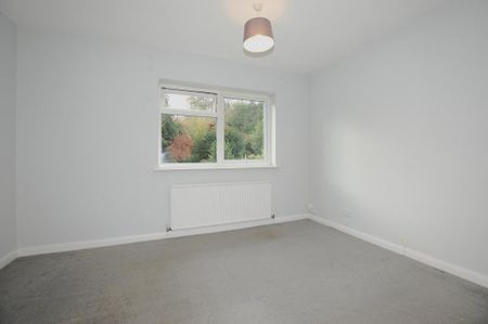 4 bedroom semi-detached house to rent - Photo 4
