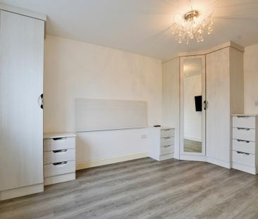 2 bedroom end of terrace house to rent - Photo 2