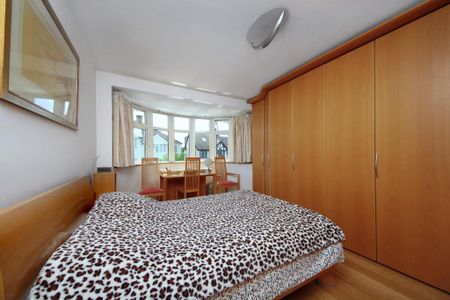 4 bedroom end of terrace house to rent - Photo 5