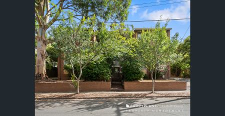 Location, Lifestyle & Convenience in the Heart of Box Hill - Photo 4
