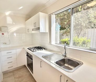 Modern Townhouse In Convenient Location - Photo 2