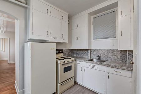Renovated Suite - 2 Bedroom - Photo 4