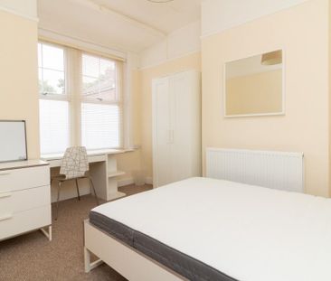 4 bedroom terraced house to rent - Photo 5