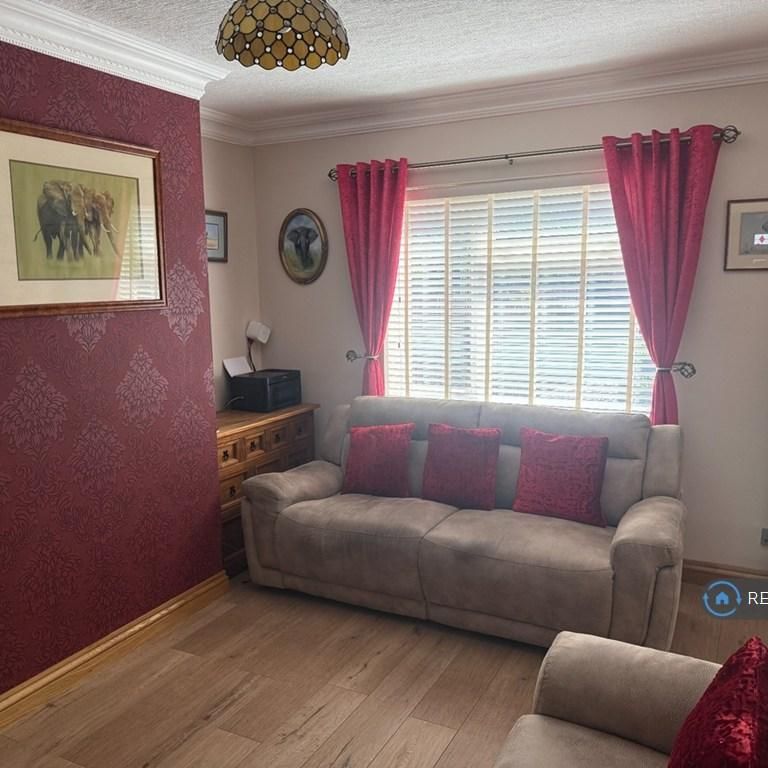 1 bedroom in a house share to rent - Photo 1
