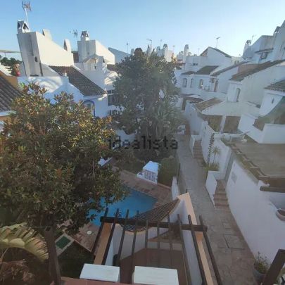 Alquiler de chalet adosado en Urbanización Altos del Rodeo s/n - Photo 1