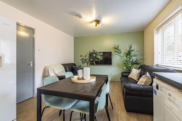 6 bedroom semi-detached house to rent - Photo 1