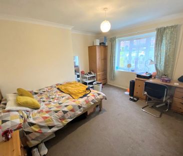 4 bedroom semi-detached house to rent - Photo 3