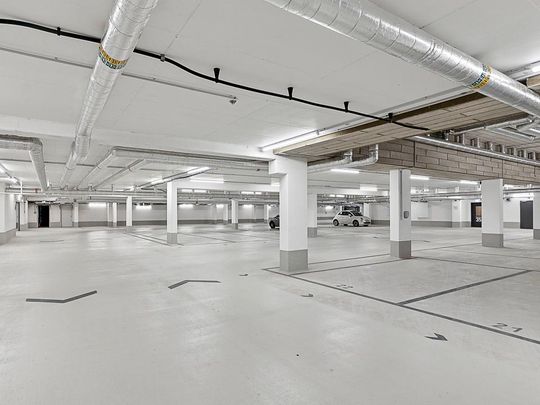 Großzügige 3-Zimmer-Wohnung mit zwei Bädern und sonnigem Balkon (mietpreisgedämpftes wohnen) - Photo 1