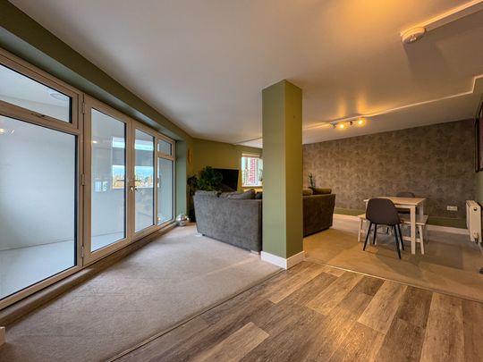 The Grosvenor, High Street, Newmarket - Photo 1