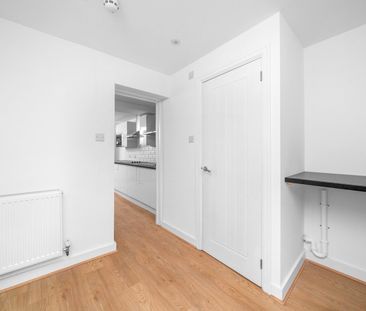 Room in a Shared House, Trevelyan Road, SW17 - Photo 5