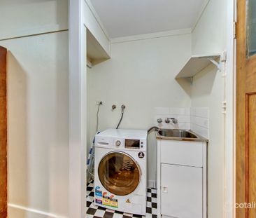 Charming 2-Bedroom home in New Farm - Photo 4